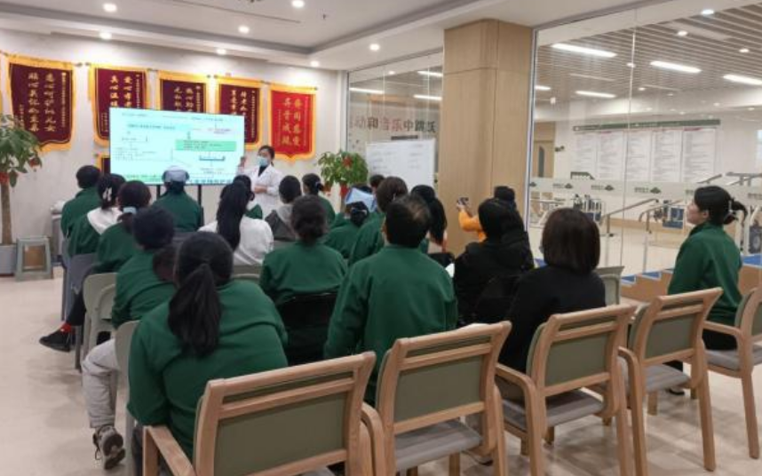 “救”在身邊！共筑服務(wù)安全——頤信養(yǎng)老舉辦急救技能培訓(xùn)